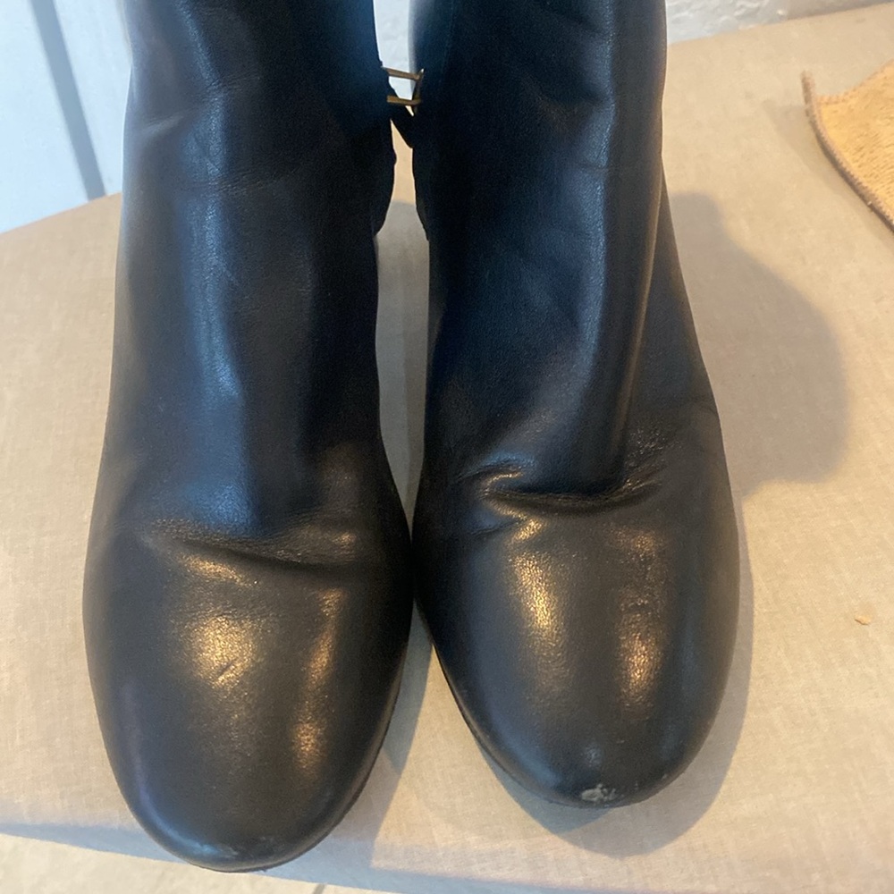 TORY BURCH BROOKE LEATHER ANKLE BOOTS - Picture 13 of 14